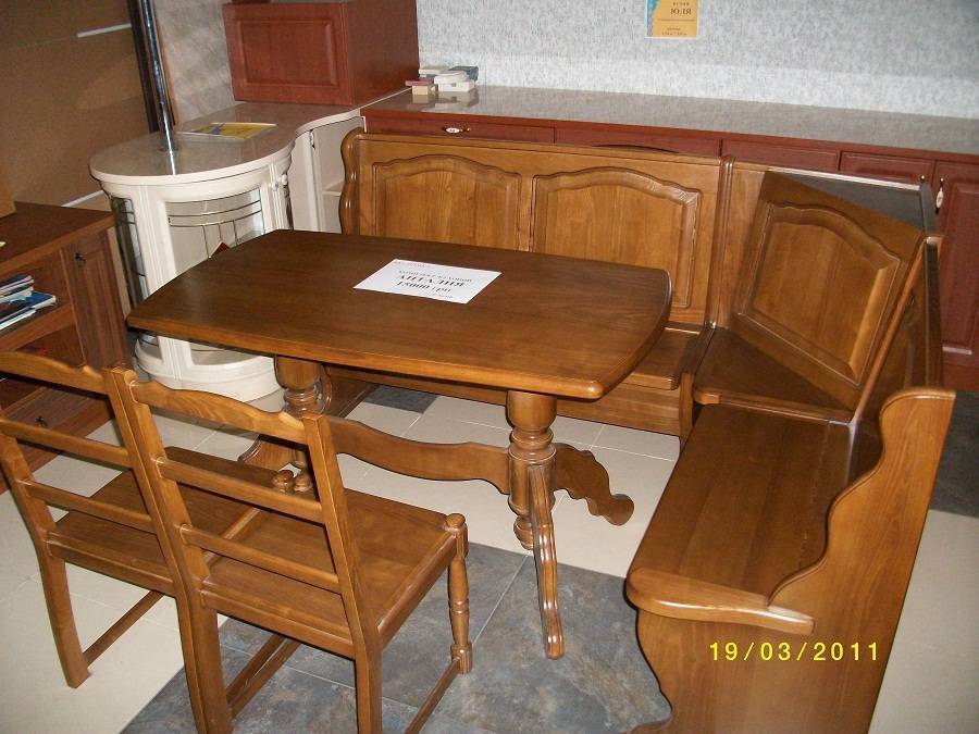 Кухонные уголки из дерева: разновидности и рекомендации по выбору